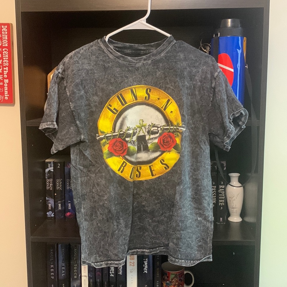 Hot Topic Gray Vintage Wash Guns N' Roses Graphic Tee with Yellow & Red Logo